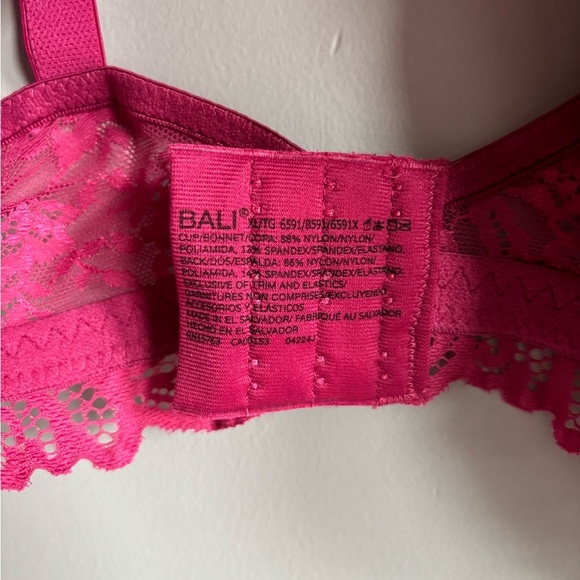 NWT Bali women's Lace Desire Convertible Wire-Free Bra XL, Signature Berry - Picture 5 of 6